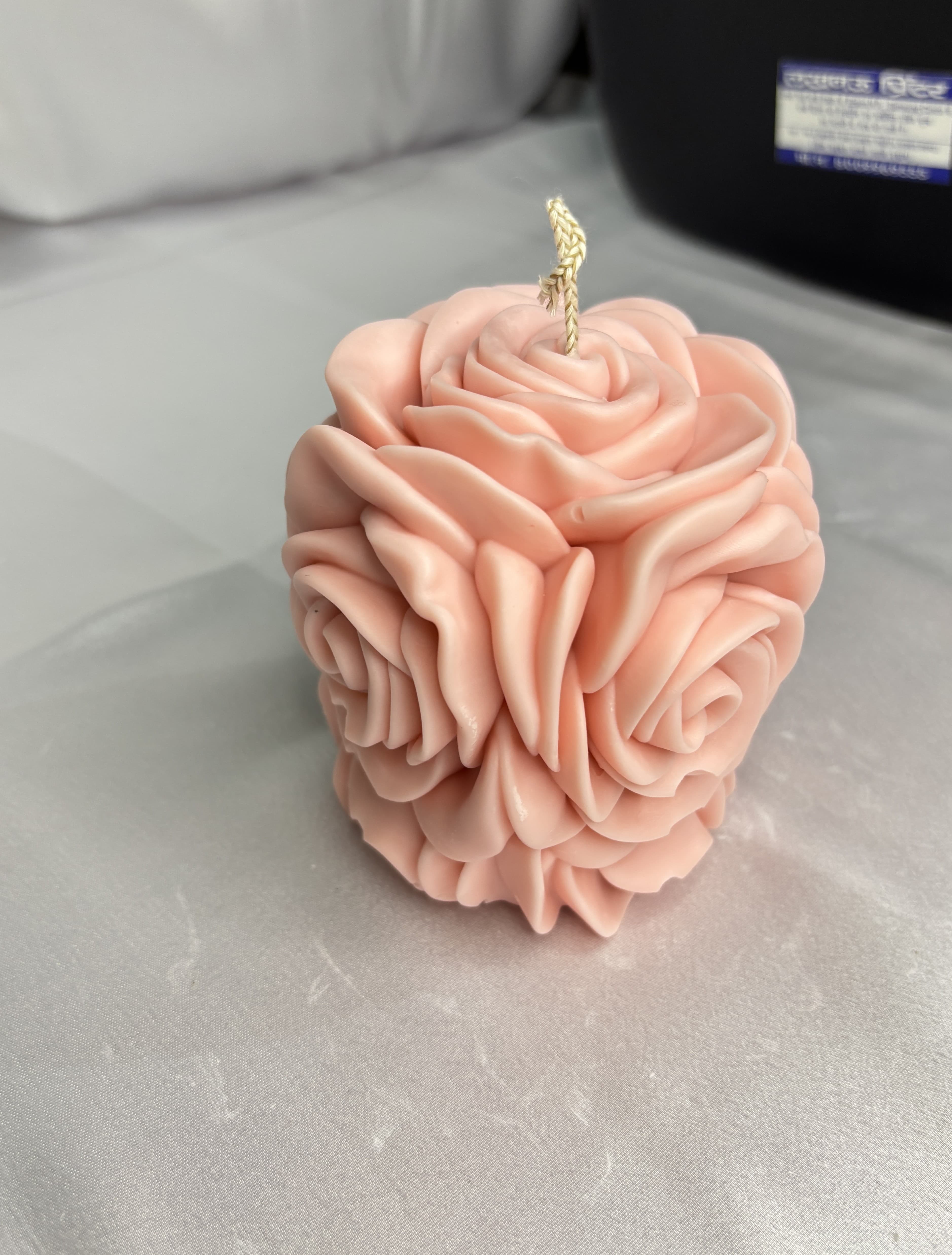 Valentine 3D Rose Pillar thumbnail 2